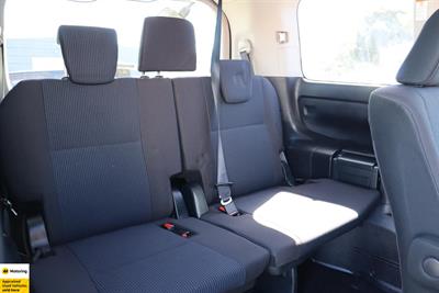 2015 Toyota Noah - Thumbnail