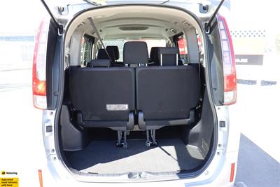 2015 Toyota Noah - Thumbnail
