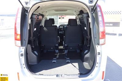 2015 Toyota Noah - Thumbnail
