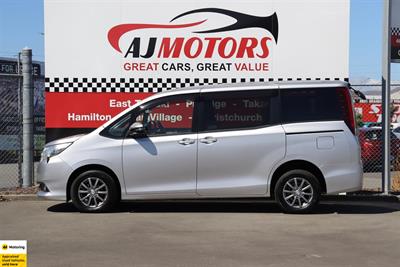 2015 Toyota Noah - Thumbnail