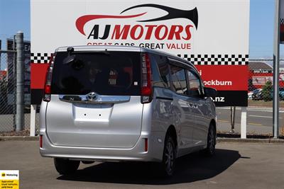 2015 Toyota Noah - Thumbnail