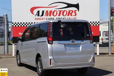 2015 Toyota Noah - Thumbnail