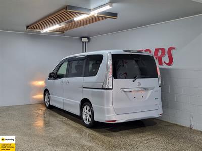 2012 Nissan Serena - Thumbnail