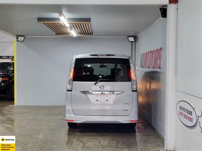 2012 Nissan Serena - Thumbnail