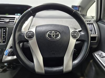 2013 Toyota Prius Alpha - Thumbnail