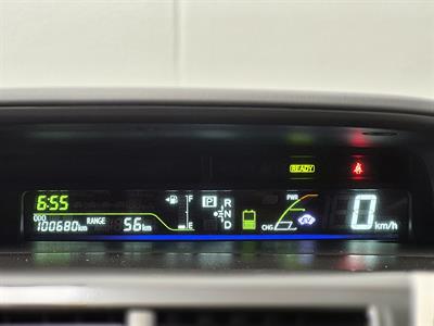 2013 Toyota Prius Alpha - Thumbnail