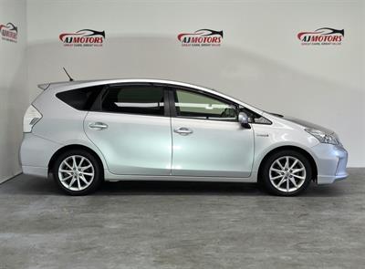 2013 Toyota Prius Alpha - Thumbnail