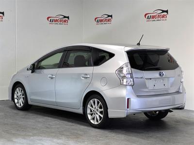 2013 Toyota Prius Alpha - Thumbnail