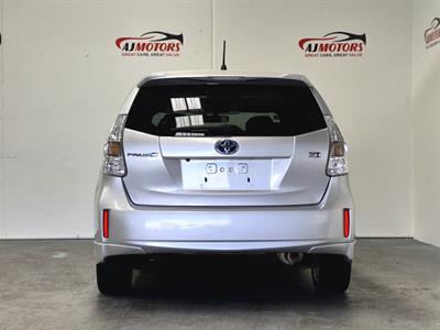 2013 Toyota Prius Alpha - Thumbnail
