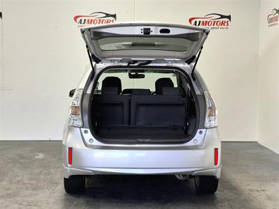 2013 Toyota Prius Alpha - Thumbnail