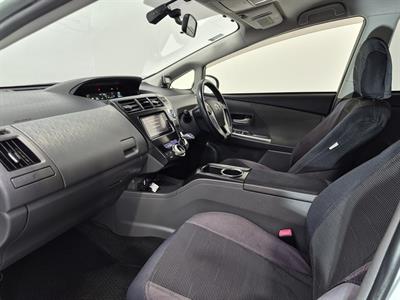 2013 Toyota Prius Alpha - Thumbnail