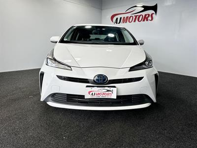 2019 Toyota Prius - Thumbnail