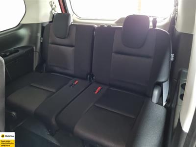 2017 Nissan Serena - Thumbnail