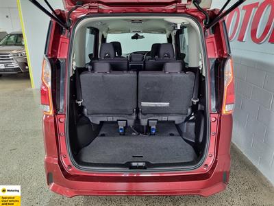 2017 Nissan Serena - Thumbnail