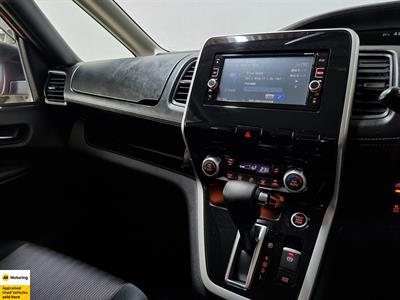 2017 Nissan Serena - Thumbnail