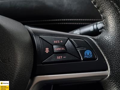 2017 Nissan Serena - Thumbnail