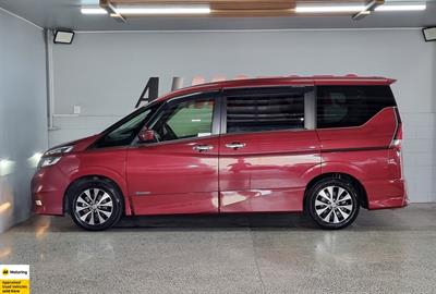 2017 Nissan Serena - Thumbnail