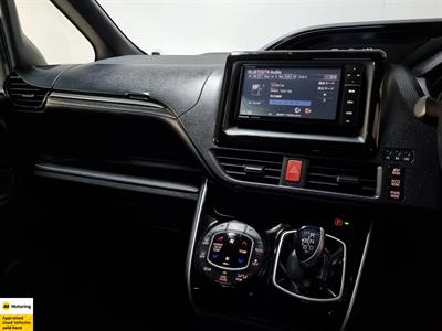 2016 Toyota Esquire - Thumbnail