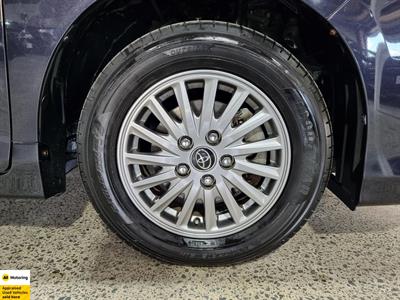 2016 Toyota Esquire - Thumbnail