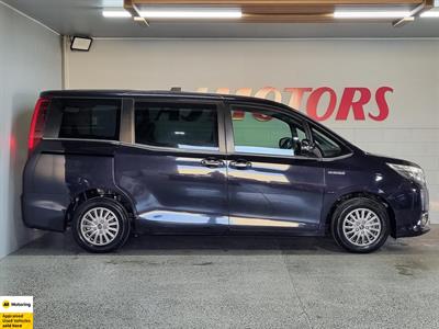 2016 Toyota Esquire - Thumbnail