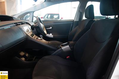 2015 Toyota Prius - Thumbnail