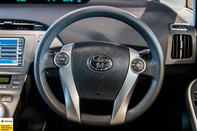 2015 Toyota Prius - Thumbnail
