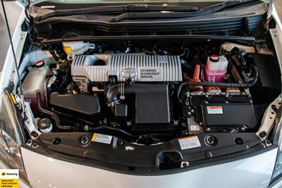 2015 Toyota Prius - Thumbnail