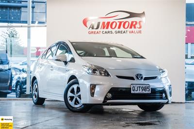 2015 Toyota Prius - Thumbnail