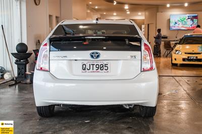 2015 Toyota Prius - Thumbnail