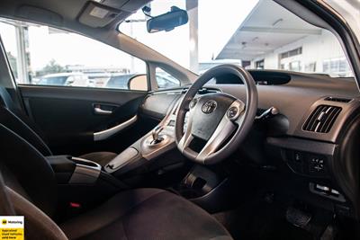 2015 Toyota Prius - Thumbnail