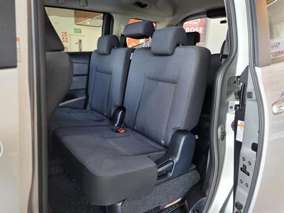 2016 Toyota Sienta - Thumbnail