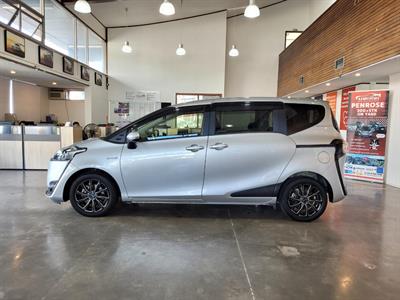 2016 Toyota Sienta - Thumbnail