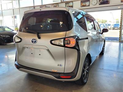 2016 Toyota Sienta - Thumbnail