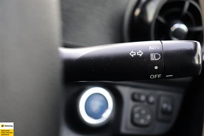 2015 Toyota Aqua - Thumbnail