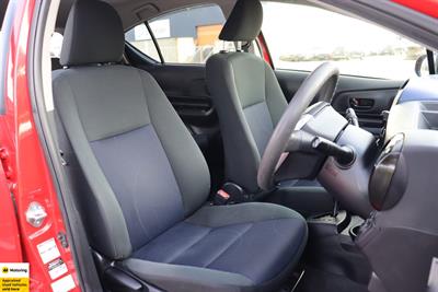 2015 Toyota Aqua - Thumbnail