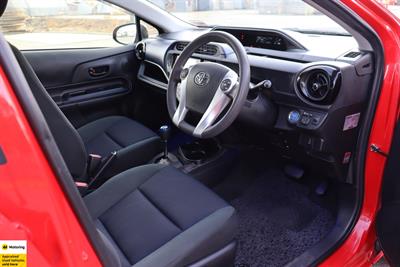 2015 Toyota Aqua - Thumbnail