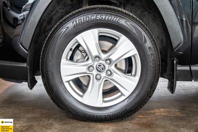 2020 Toyota RAV4 - Thumbnail