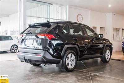 2020 Toyota RAV4 - Thumbnail