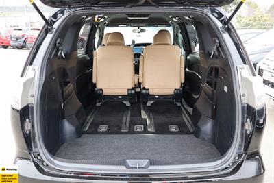 2015 Toyota Estima - Thumbnail