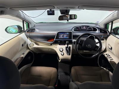 2015 Toyota Sienta - Thumbnail