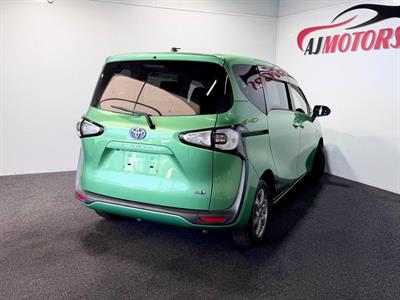 2015 Toyota Sienta - Thumbnail