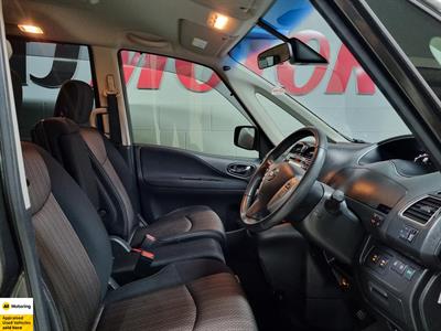 2014 Nissan Serena - Thumbnail