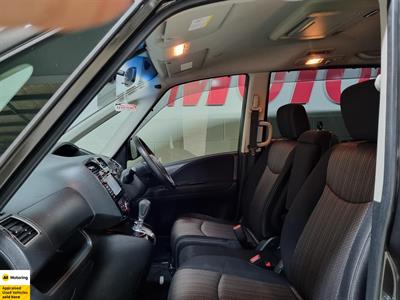 2014 Nissan Serena - Thumbnail