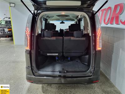 2014 Nissan Serena - Thumbnail