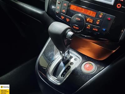 2014 Nissan Serena - Thumbnail