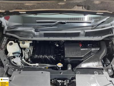 2014 Nissan Serena - Thumbnail
