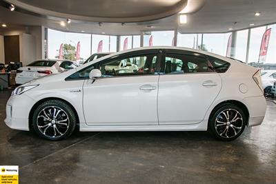 2013 Toyota Prius - Thumbnail