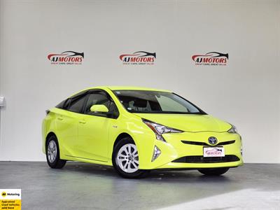 2017 Toyota Prius - Thumbnail