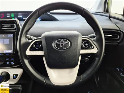 2017 Toyota Prius - Thumbnail