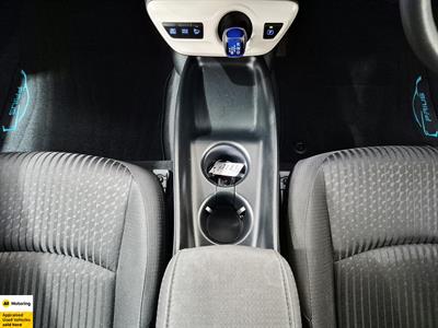 2017 Toyota Prius - Thumbnail